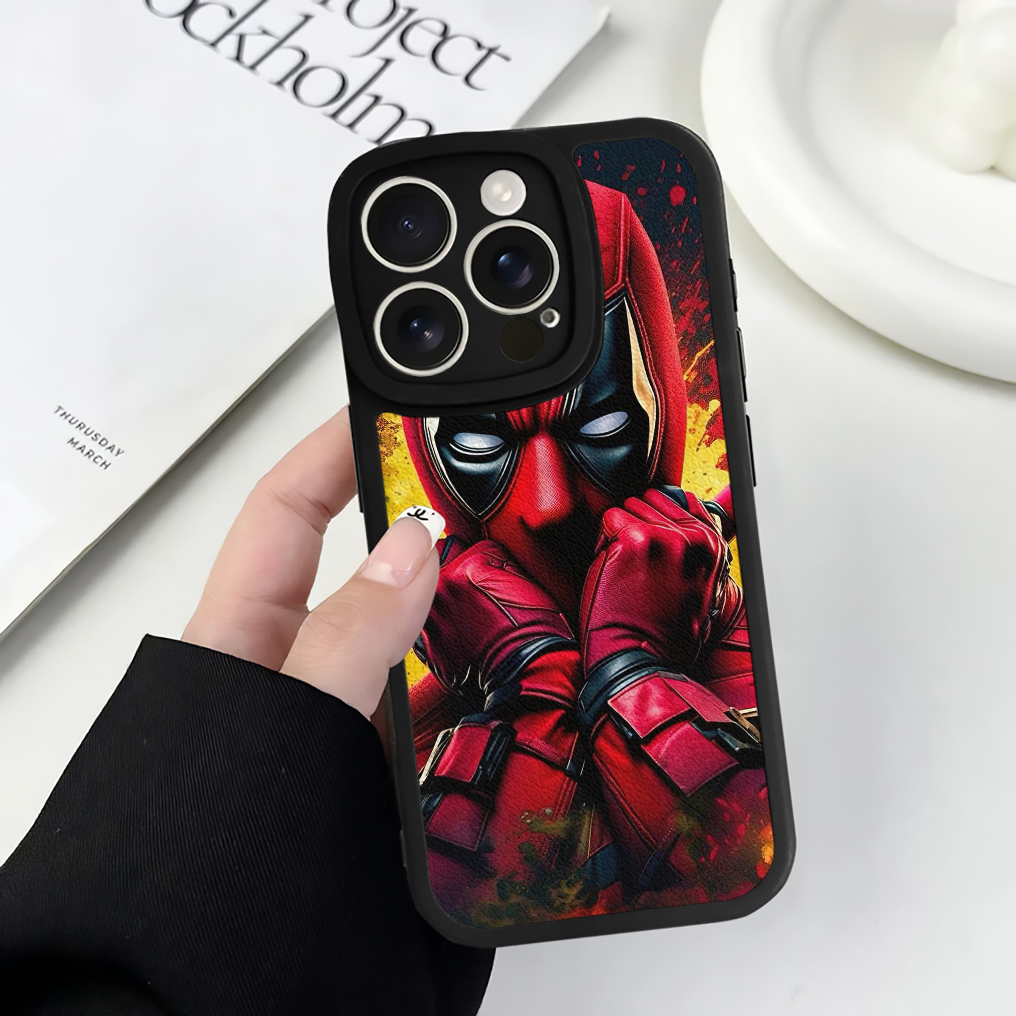 （画像用） Deadpool デッドプール 【iPhone 16シリーズ対応】シリコンスマホケース（レザー調） 材質：シリコン